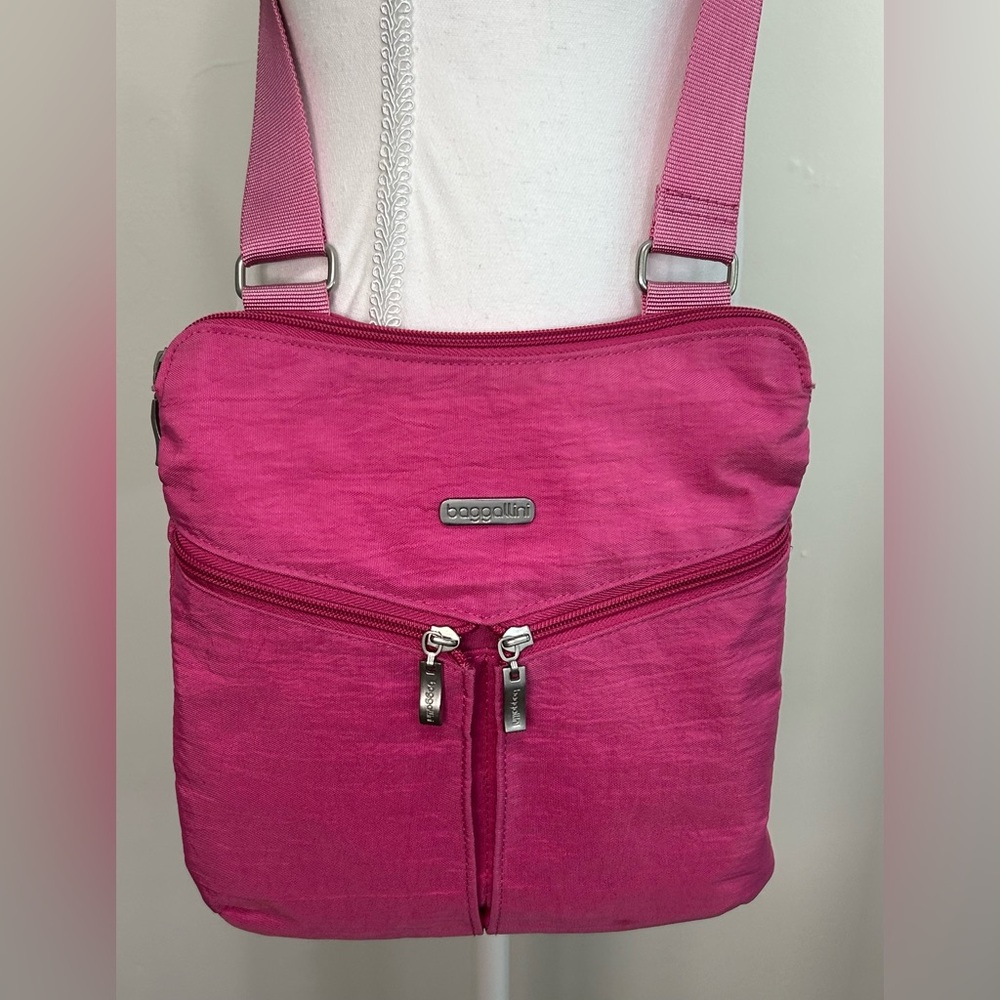 BAGGILLINI HORIZON CROSSBODY PURSE TRAVEL BAG ZIPPER TOP 11”(H)x10”(W) 55” STRAP